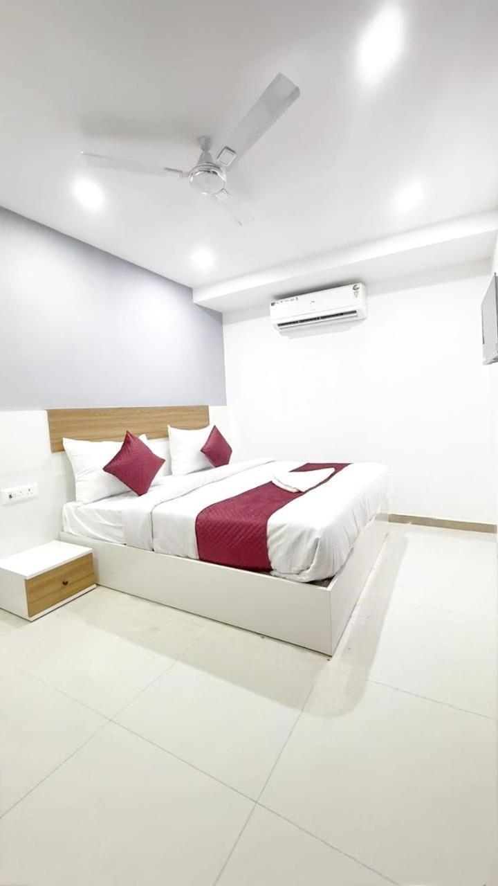 Hotel Modern Town Nové Dillí Exteriér fotografie